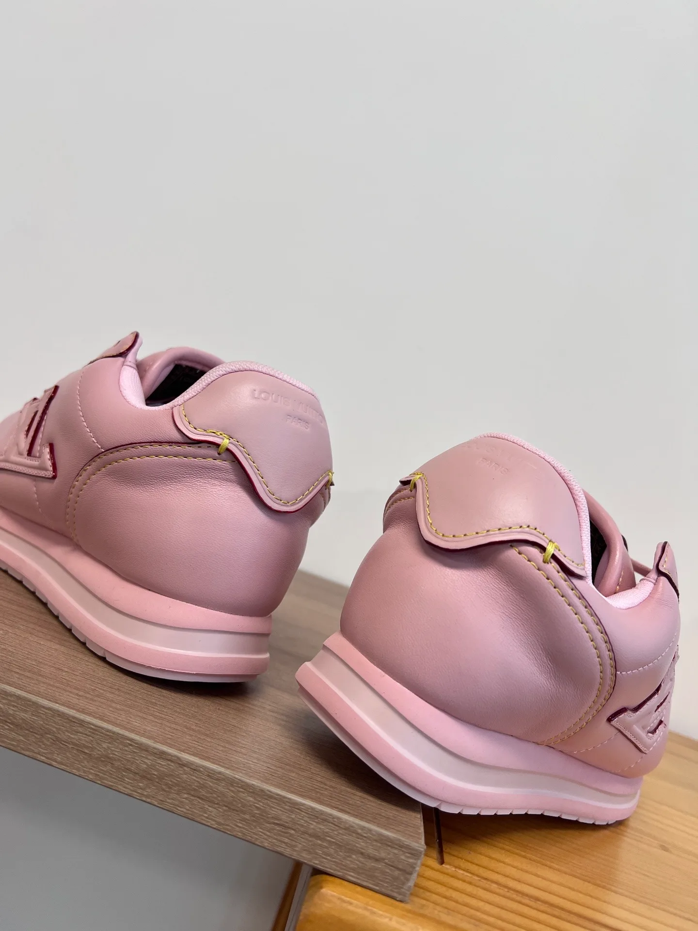 LV BUTTERSOFT Sneaker (Rose) — 보기 8
