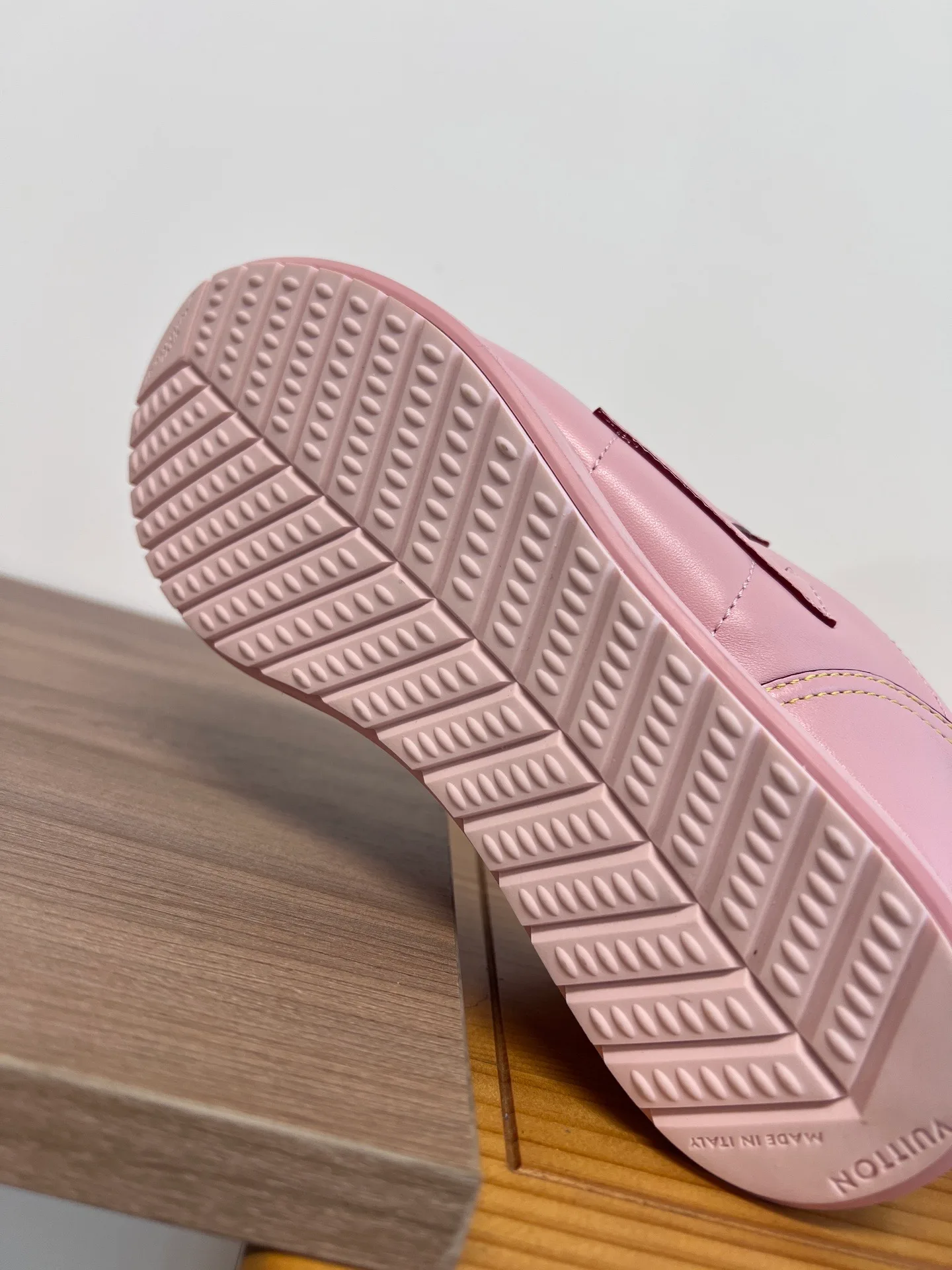 LV BUTTERSOFT Sneaker (Rose) — 보기 9