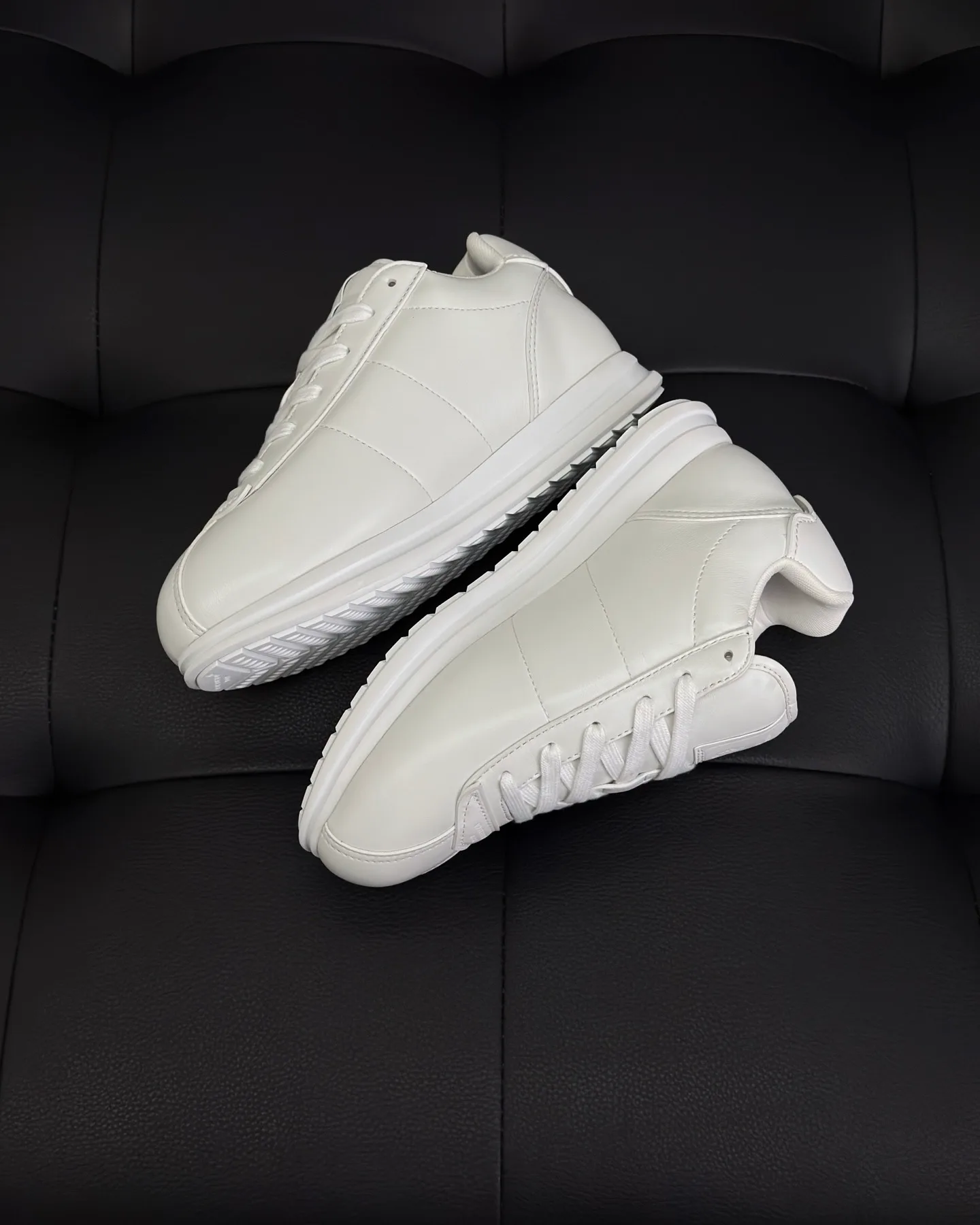 LV BUTTERSOFT Sneaker (White) — ビュー 3