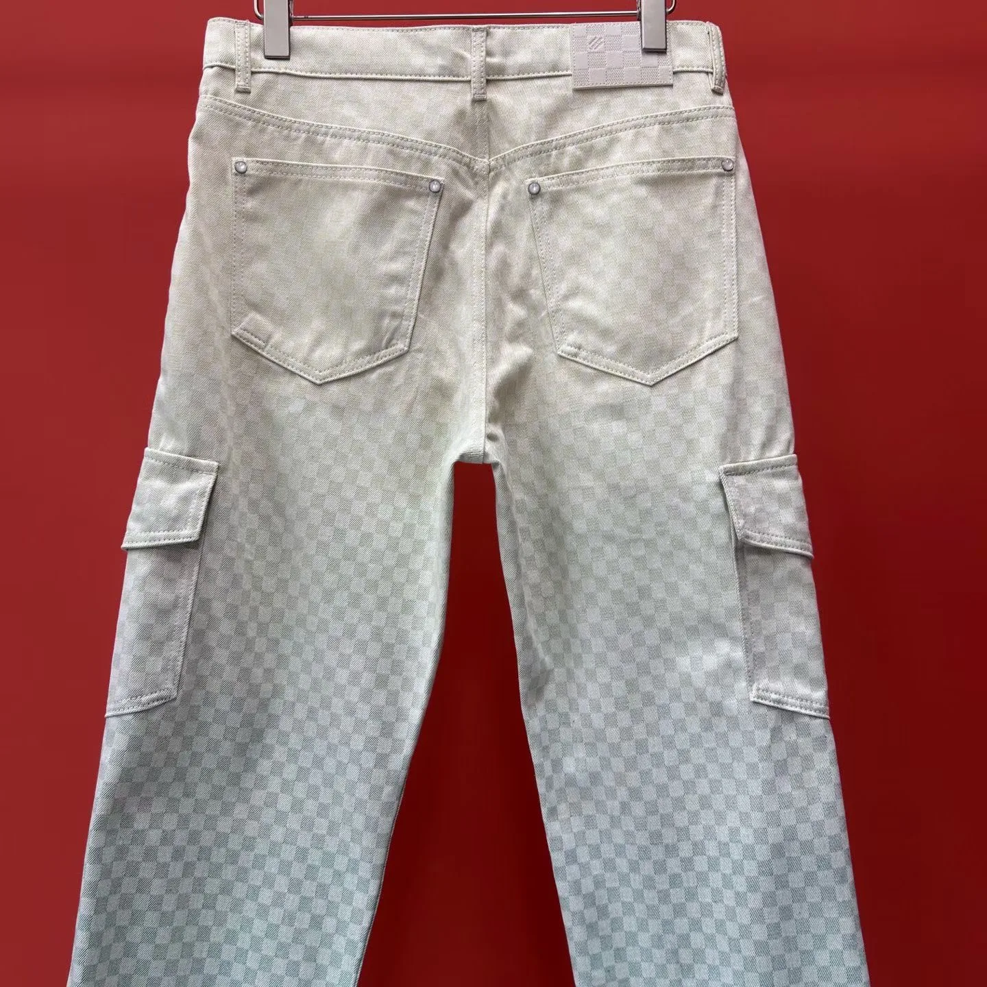 LV Damier Gradient Jacquard Denim Cargo Trousers (Mulitcoloured) — 图 5
