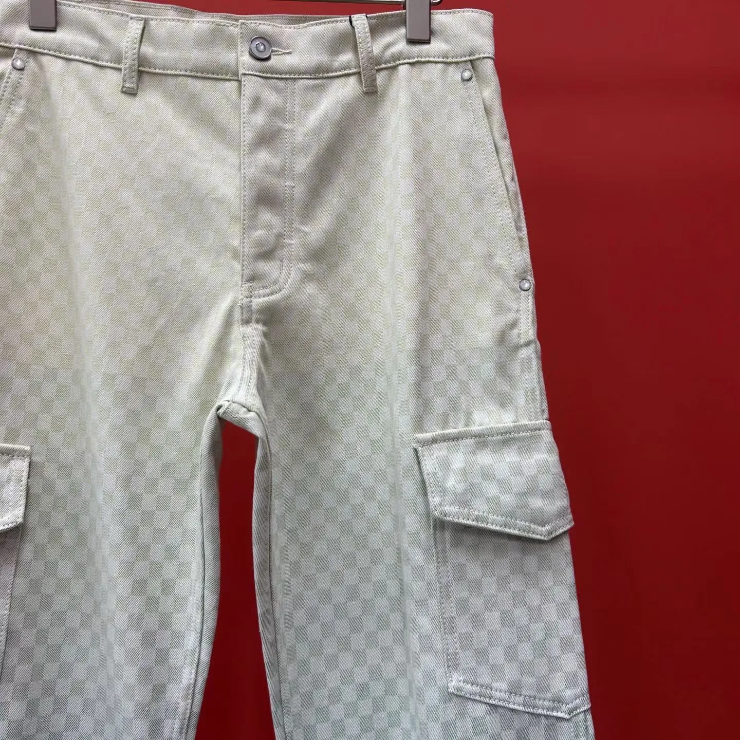 LV Damier Gradient Jacquard Denim Cargo Trousers (Mulitcoloured) — 图 8