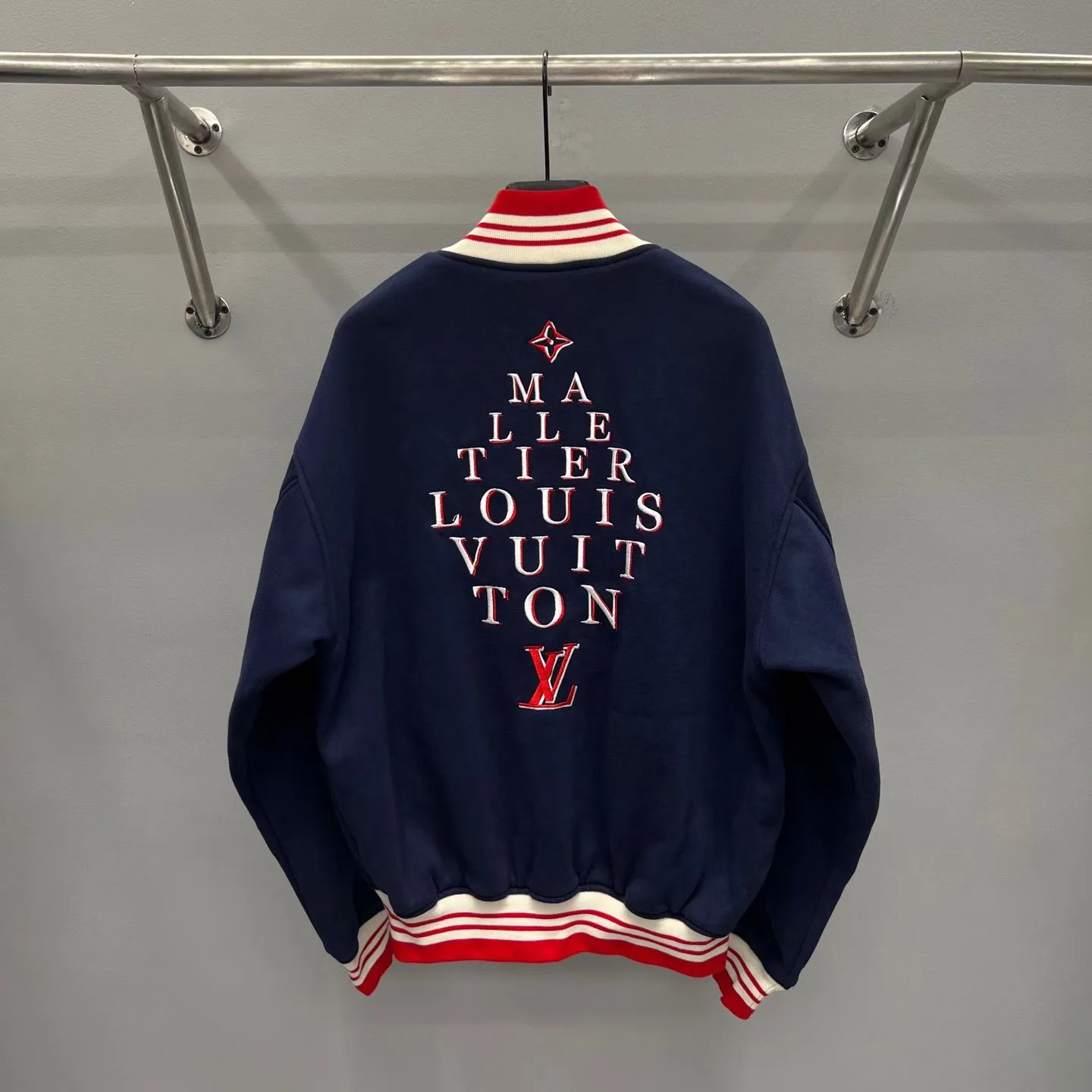 LV Elegant Varsity Jacket — ビュー 2