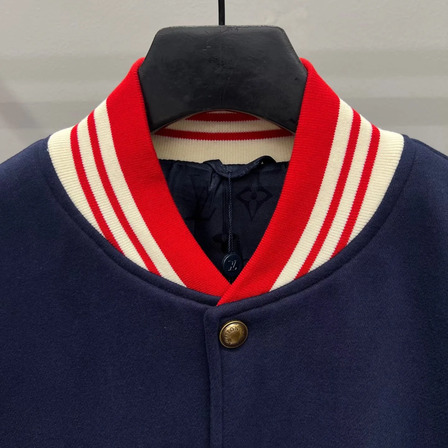 LV Elegant Varsity Jacket — ビュー 5