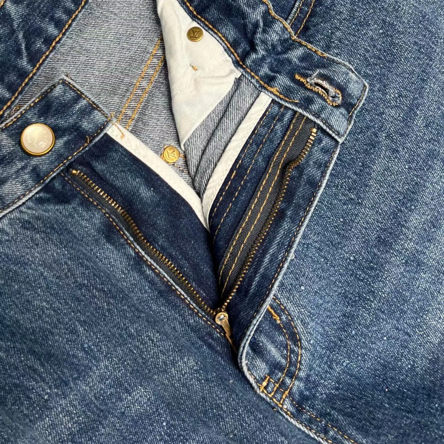 LV Embellished Denim Skate Pants (Indigo) — 图 3