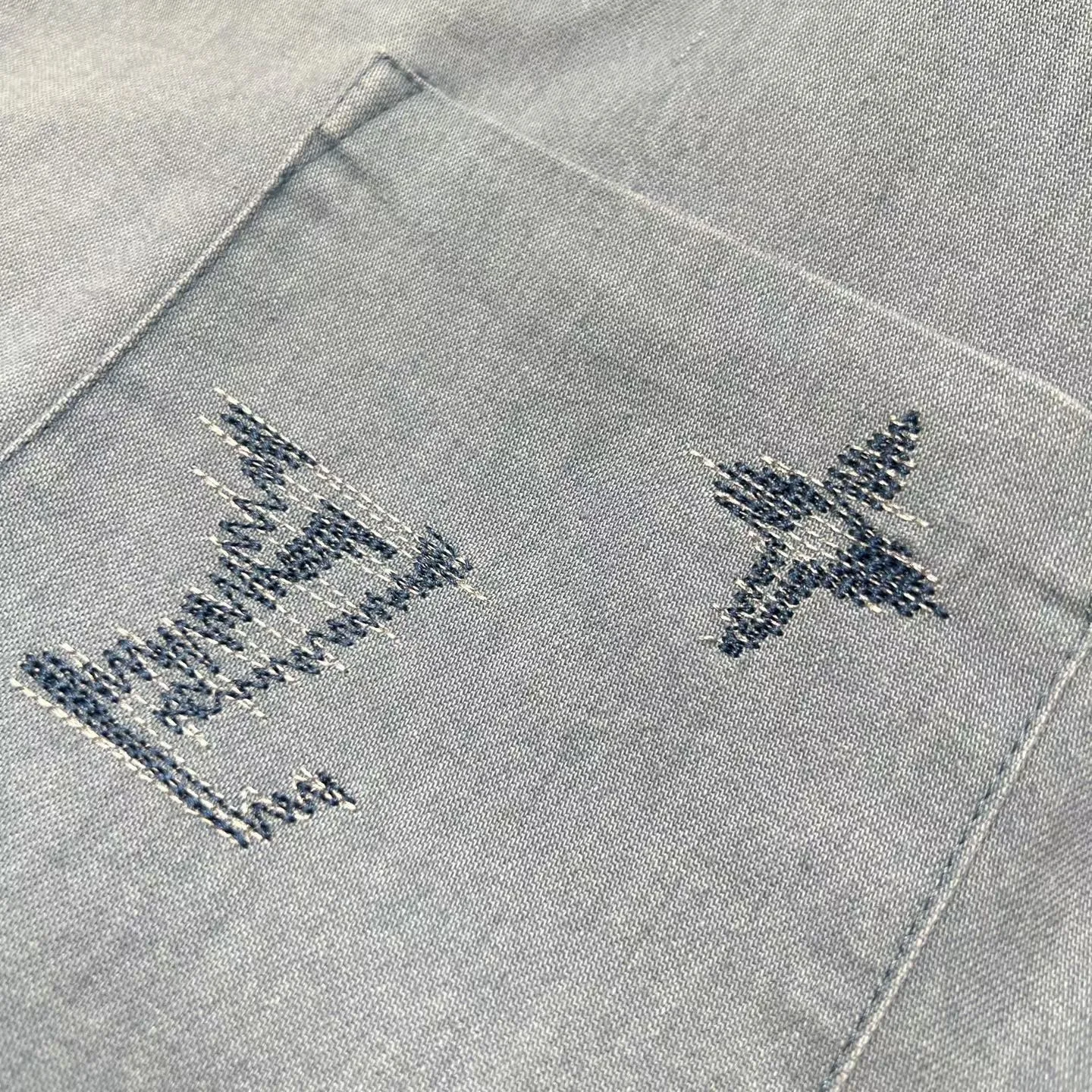 LV Embroidered Signature Chambray Short-Sleeved Shirt — 보기 4