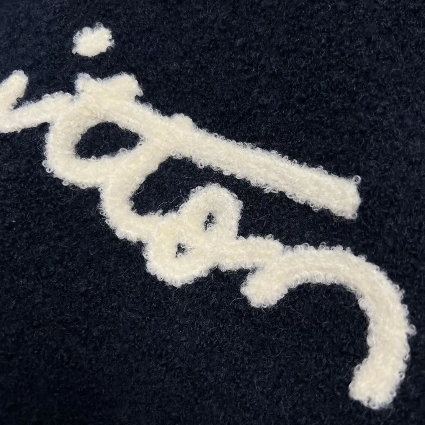 LV Embroidered Signature Long-Sleeved Crewneck (Navy) — ビュー 4