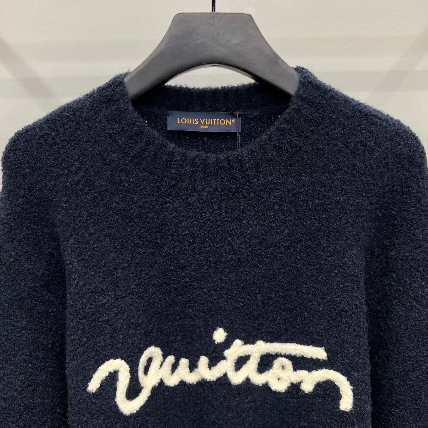 LV Embroidered Signature Long-Sleeved Crewneck (Navy) — ビュー 6