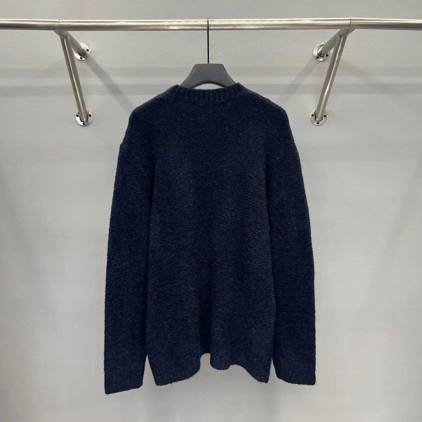LV Embroidered Signature Long-Sleeved Crewneck (Navy) — ビュー 7