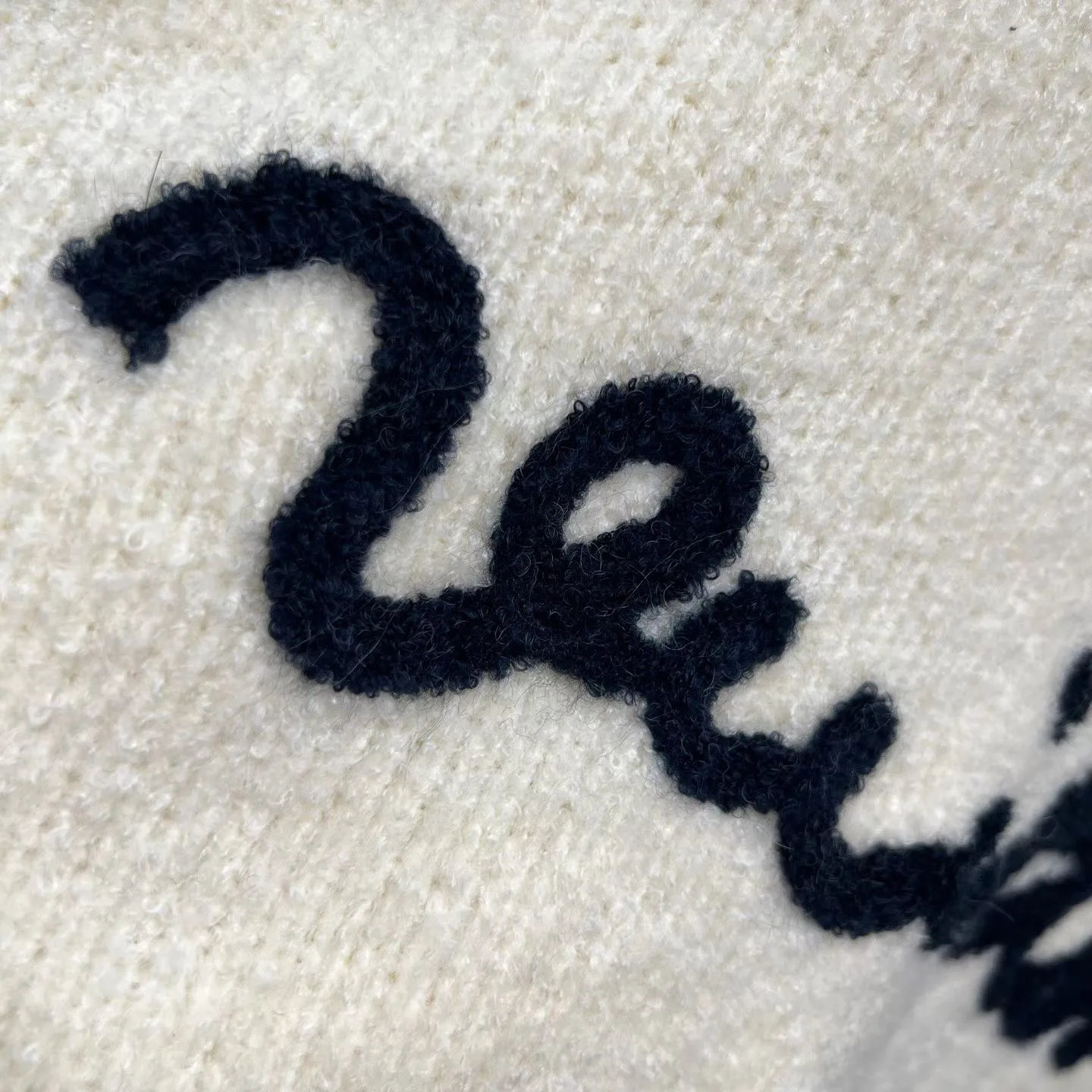 LV Embroidered Signature Long-Sleeved Crewneck (White) — 圖 5