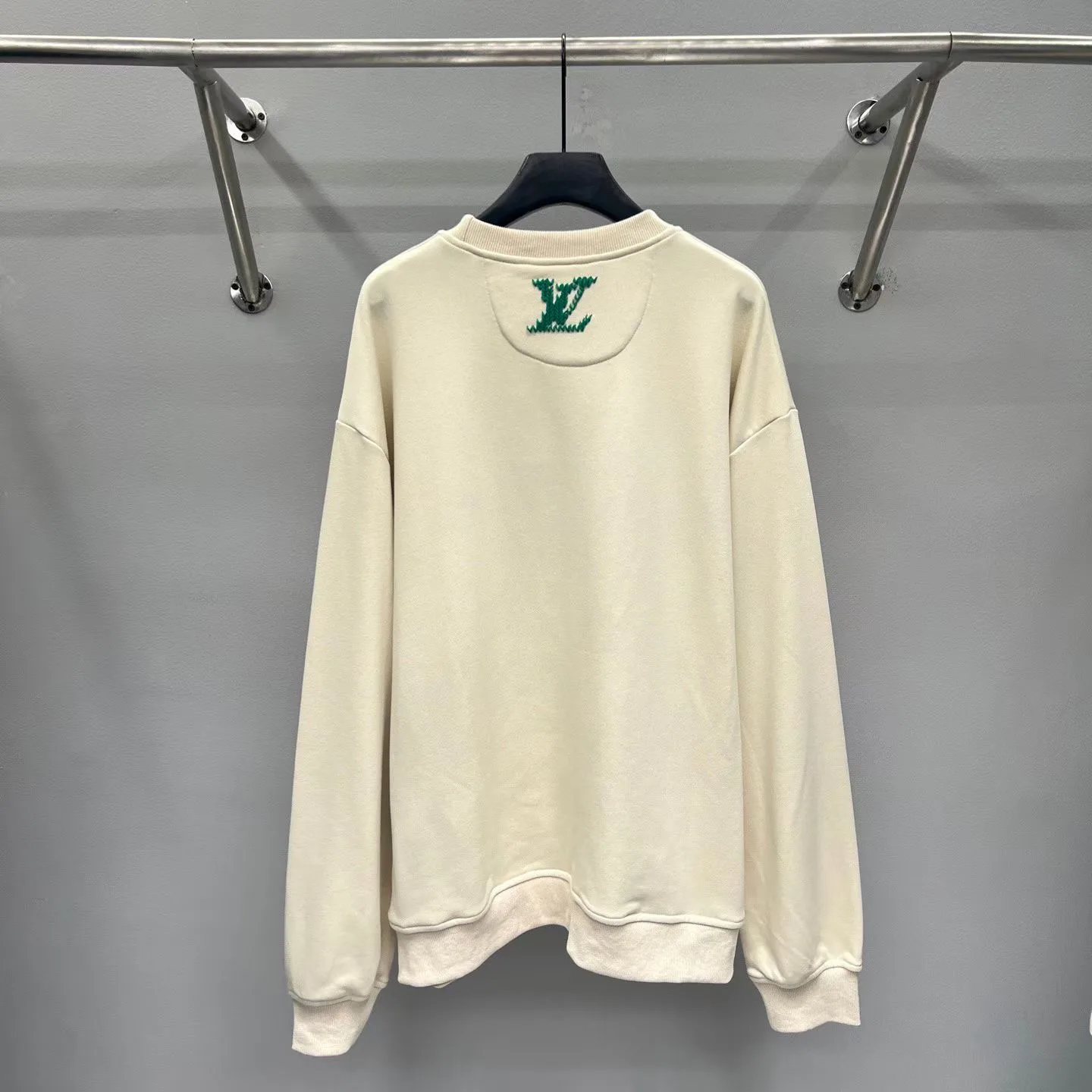 LV Embroidered Signature Sweatshirt (Light Beige) — ビュー 3