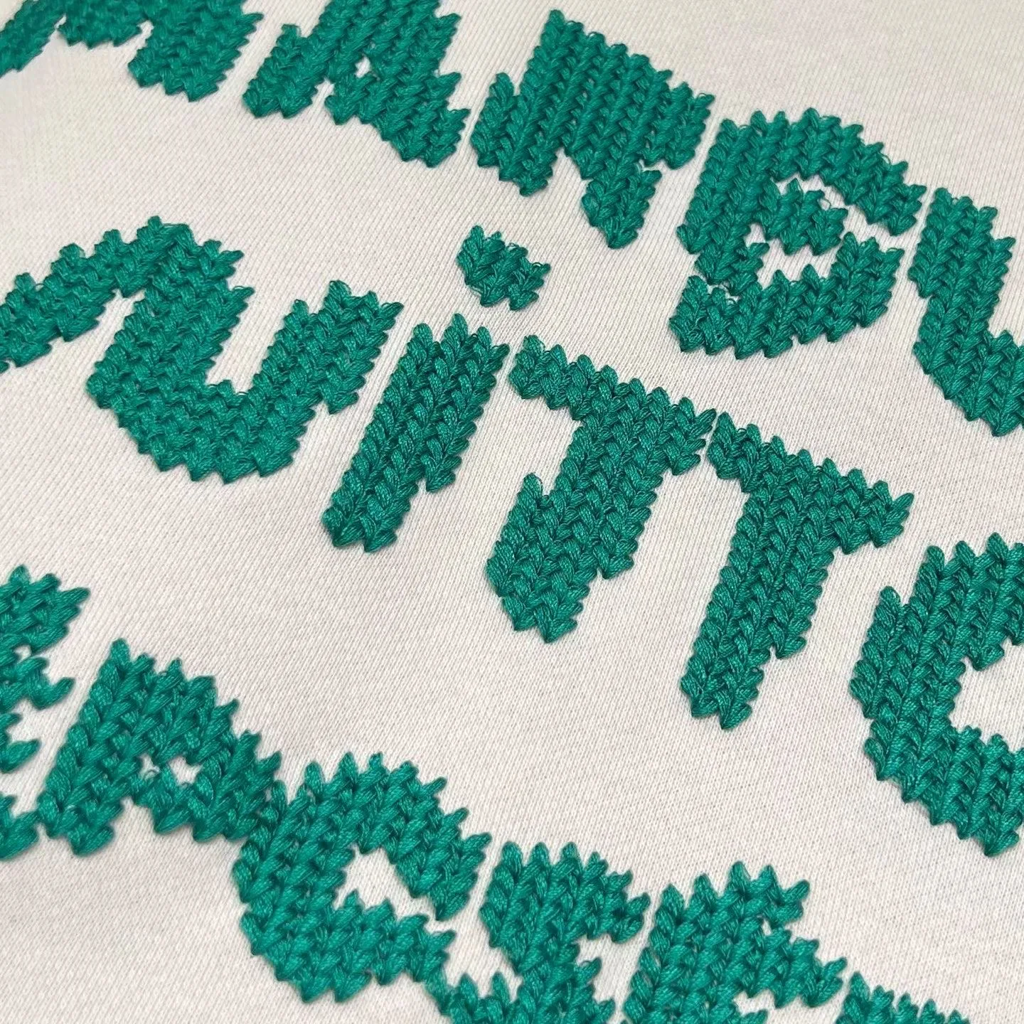 LV Embroidered Signature Sweatshirt (Light Beige) — ビュー 5