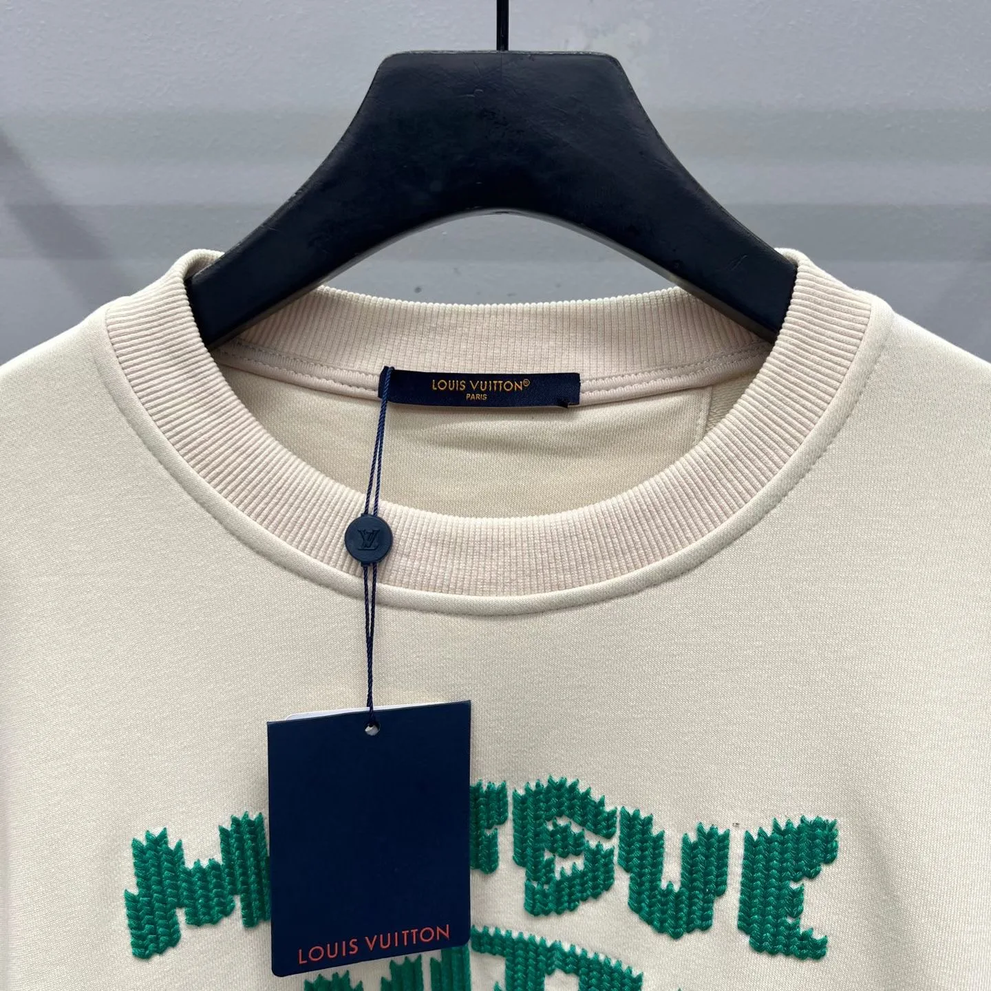 LV Embroidered Signature Sweatshirt (Light Beige) — ビュー 6