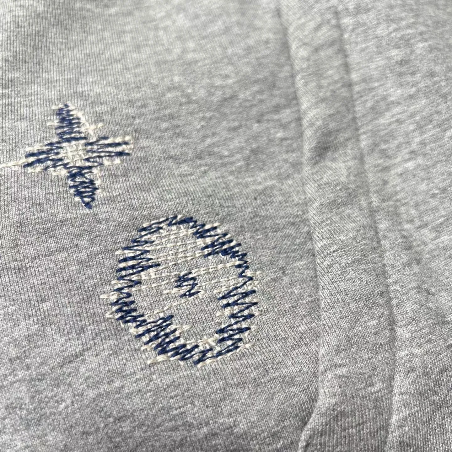 LV Embroidered Signature Zipped Hoodie — ビュー 2