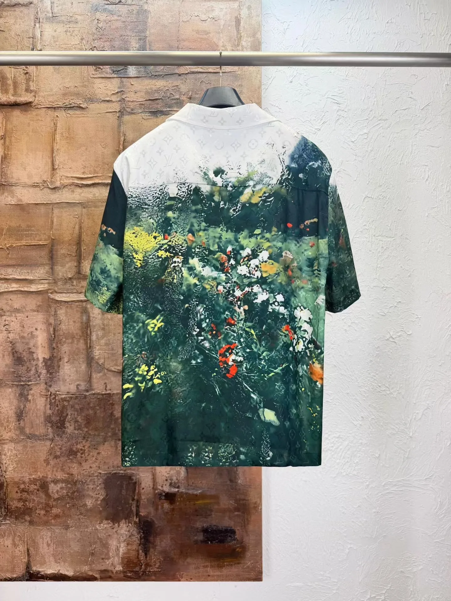 Monogram Silk Short-Sleeved Shirt — ビュー 3