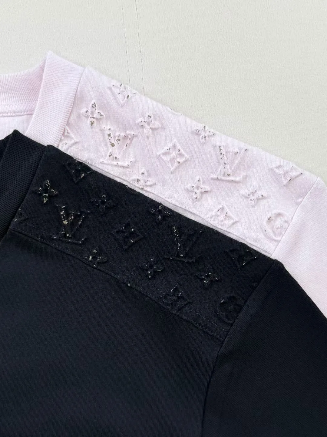 LV Short-Sleeved Reflective Signature T-Shirt (Black) — 보기 4