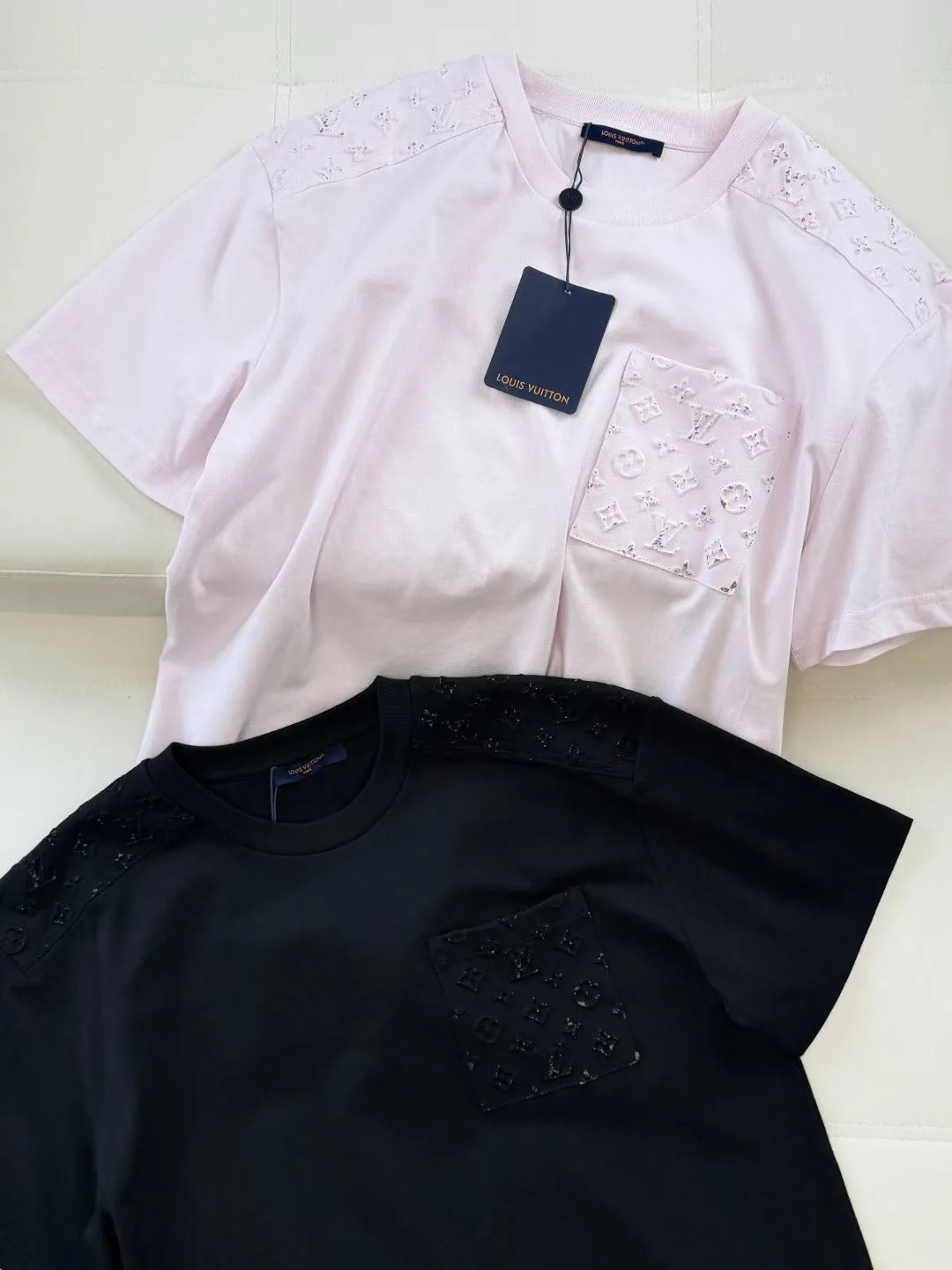 LV Short-Sleeved Reflective Signature T-Shirt (Pink) — 보기 8