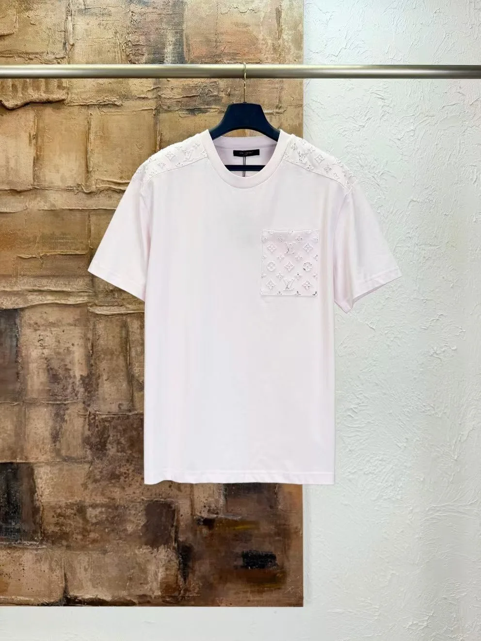 LV Short-Sleeved Reflective Signature T-Shirt (Pink)