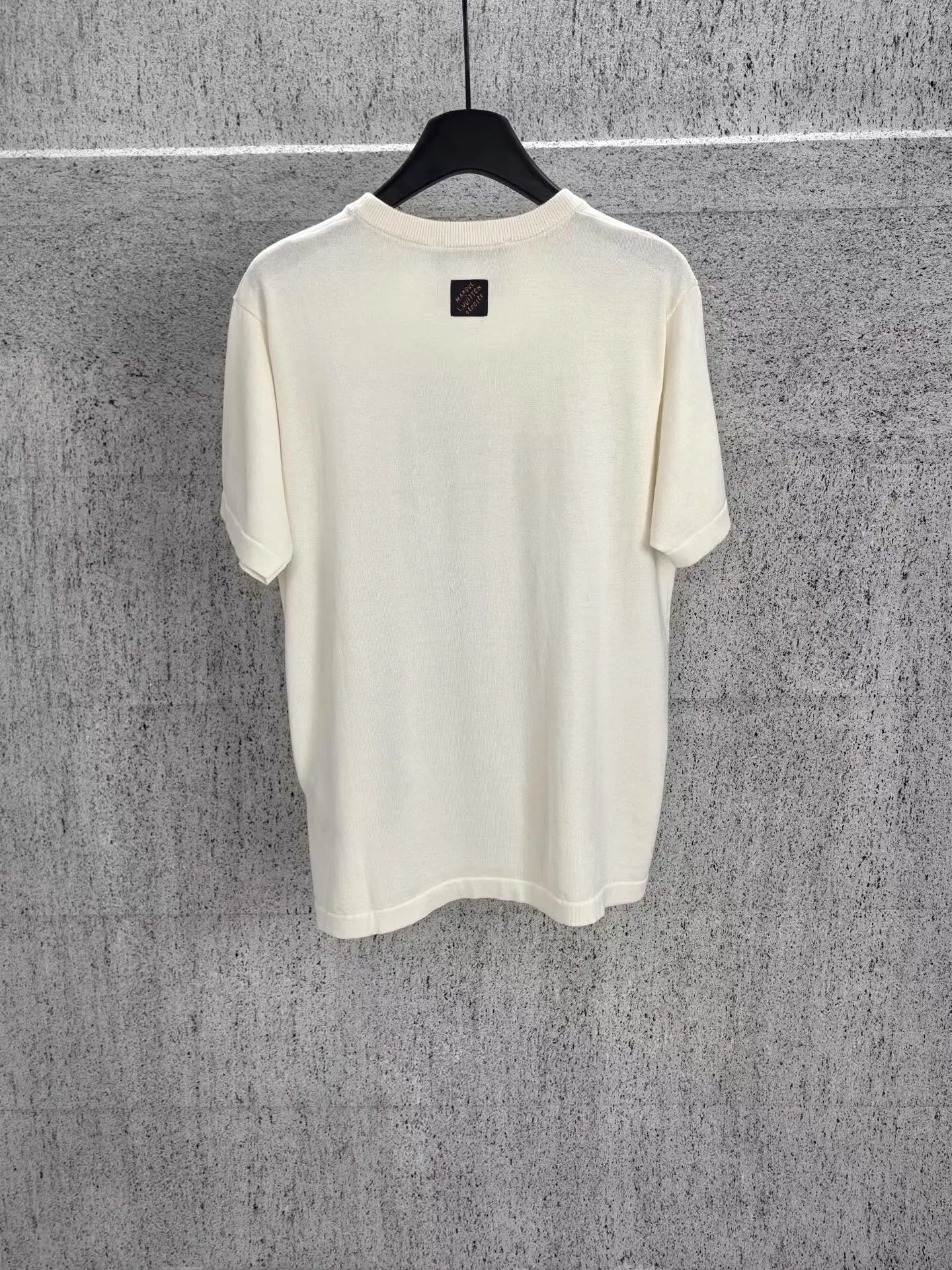 LV Short-Sleeved Signature Patch Crewneck (LV Gesture) — ビュー 3