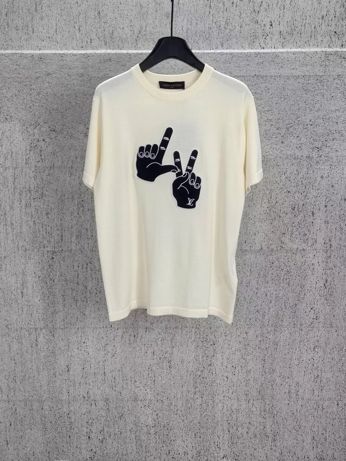 LV Short-Sleeved Signature Patch Crewneck (LV Gesture)