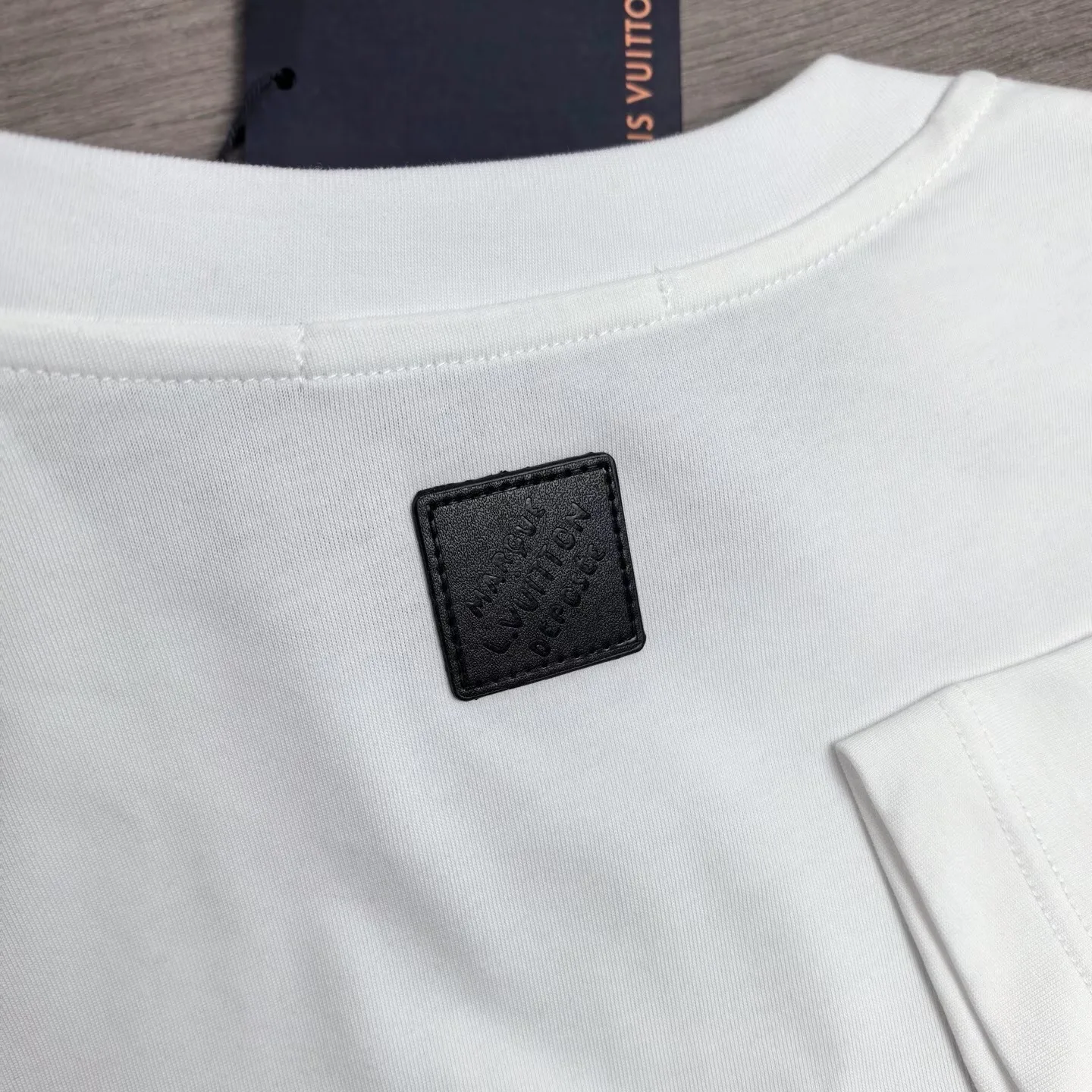Short-Sleeved Signature T-Shirt (White) — ビュー 2