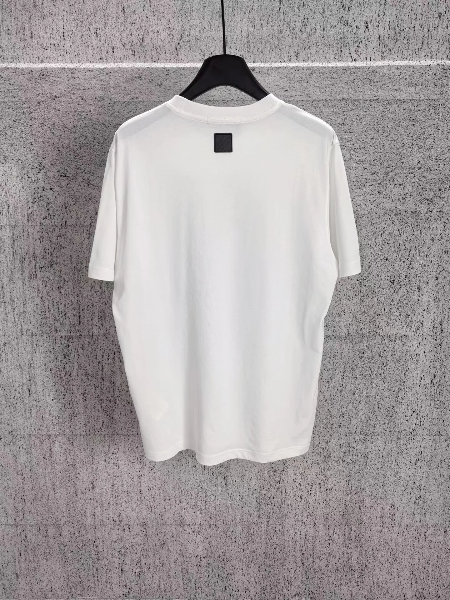 Short-Sleeved Signature T-Shirt (White) — ビュー 4