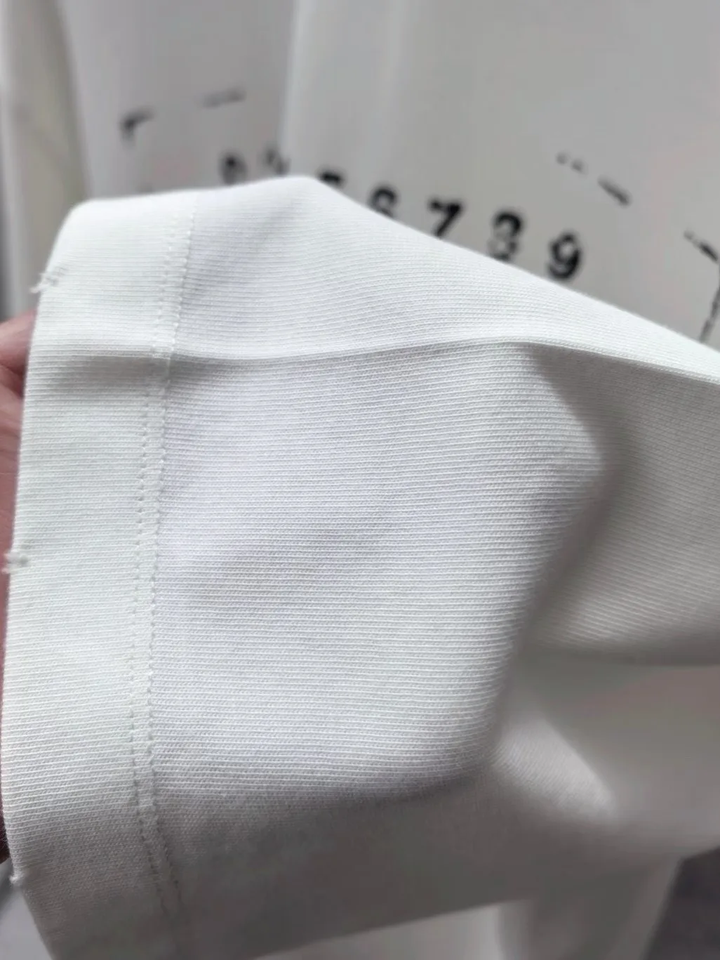 Maison Margiela Stamp Logo Print T-Shirt (White) — ビュー 3