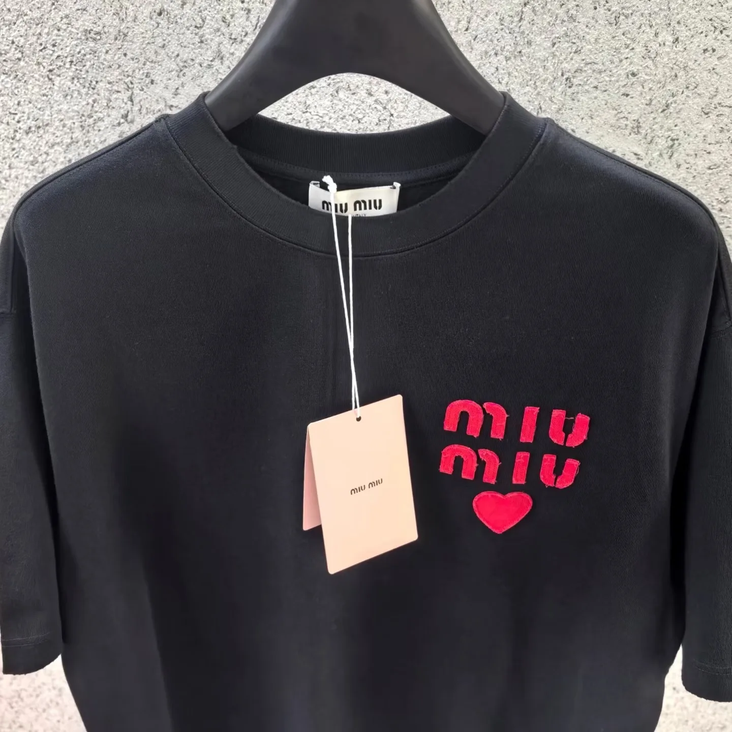 Miu Miu Logo Heart T Shirt (Black) — ビュー 2