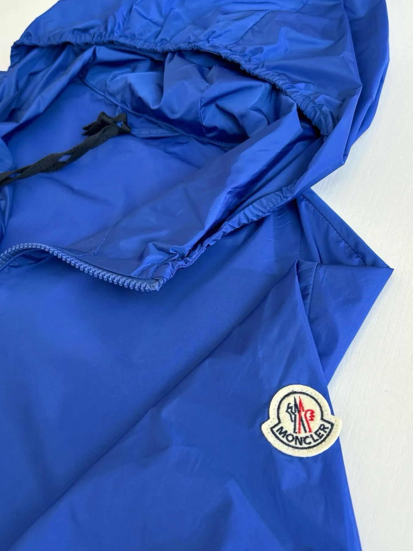 Lightweight Hooded Logo Patch Rain Jacket — ビュー 2