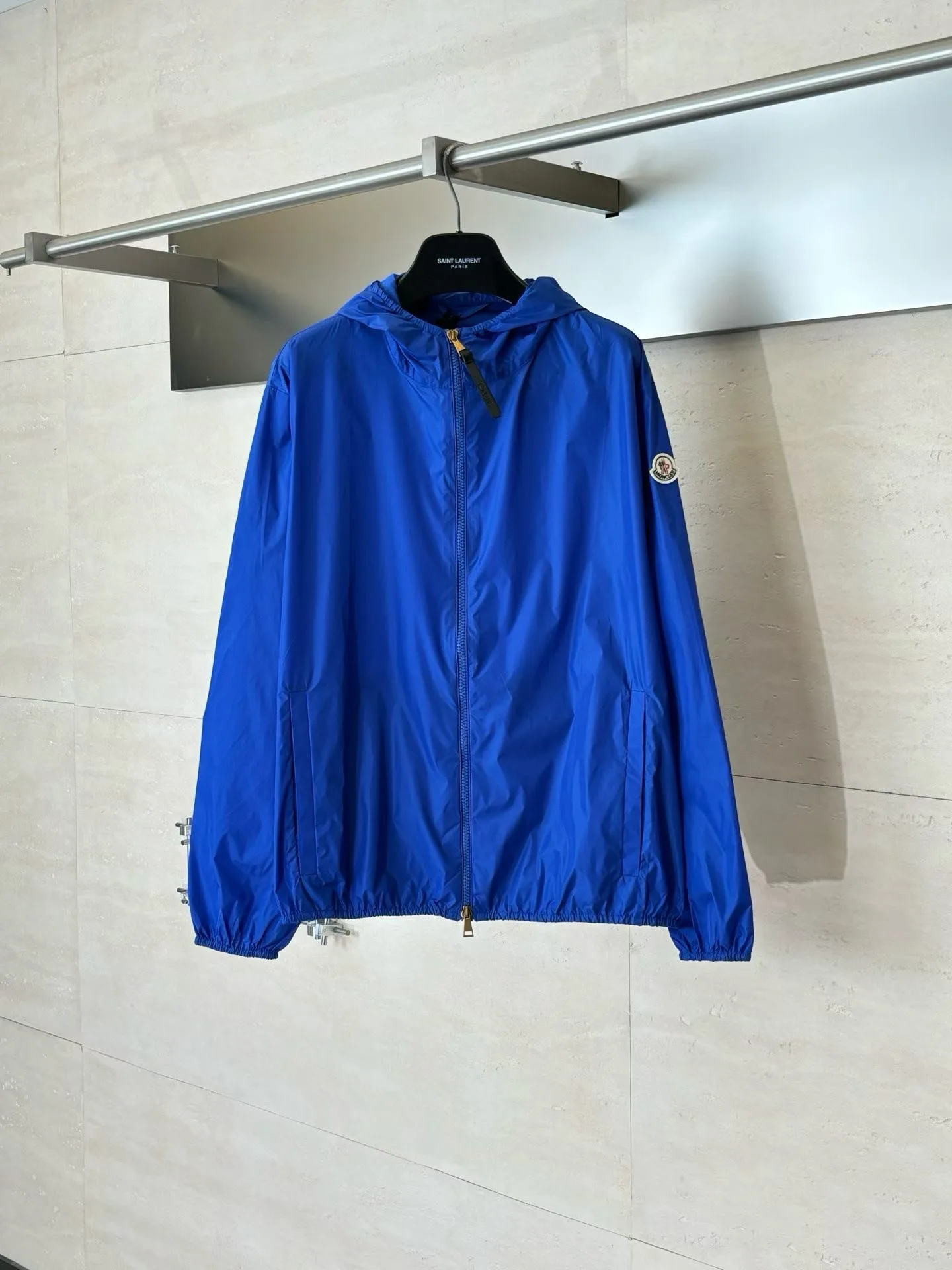 Lightweight Hooded Logo Patch Rain Jacket — ビュー 4