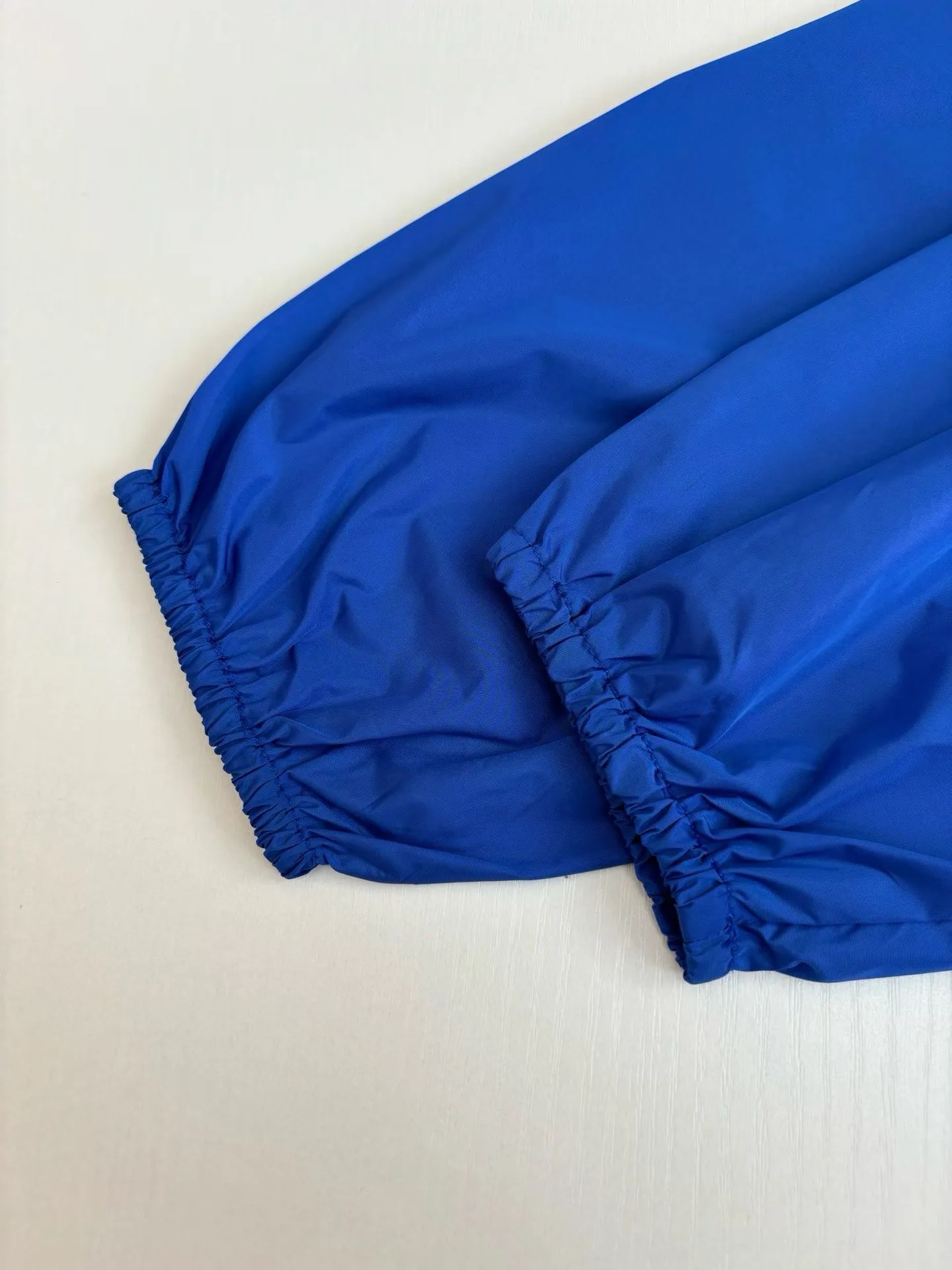 Lightweight Hooded Logo Patch Rain Jacket — ビュー 5