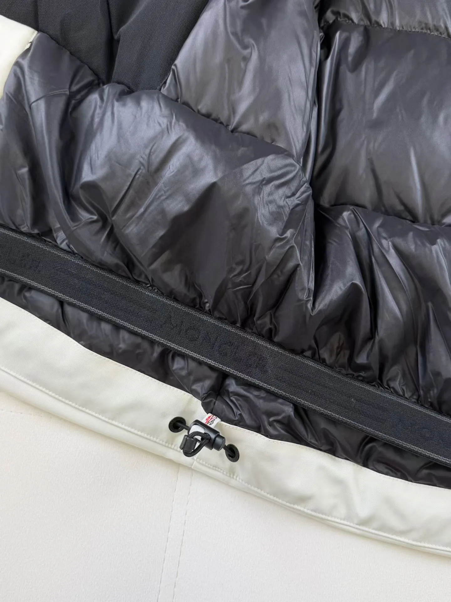 Moncler Pleated Sleeve Ski Down Jacket (White) — 보기 4