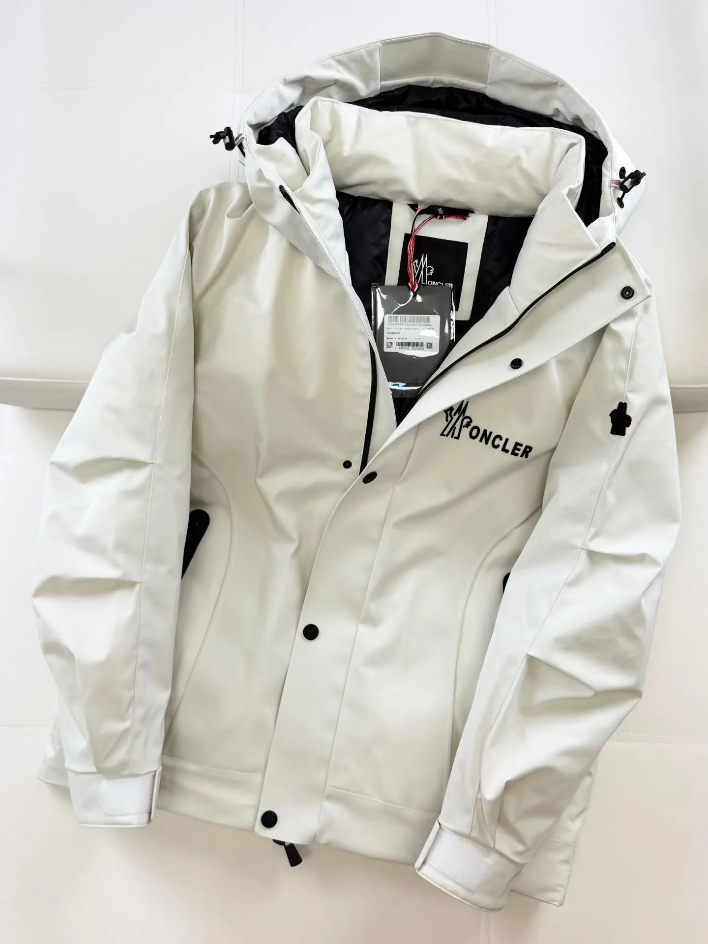 Moncler Pleated Sleeve Ski Down Jacket (White) — 보기 8