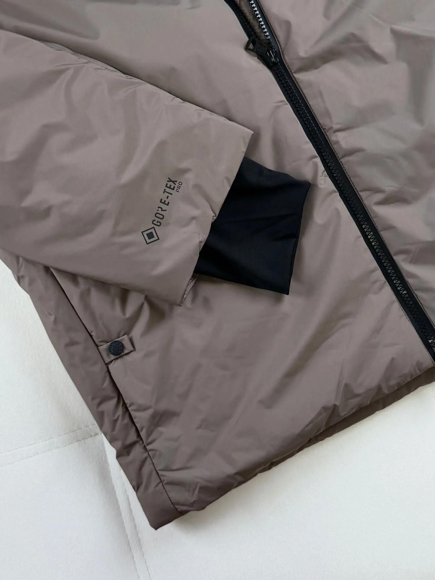 Moncler Timor Hooded Jacket (Beige) — ビュー 4