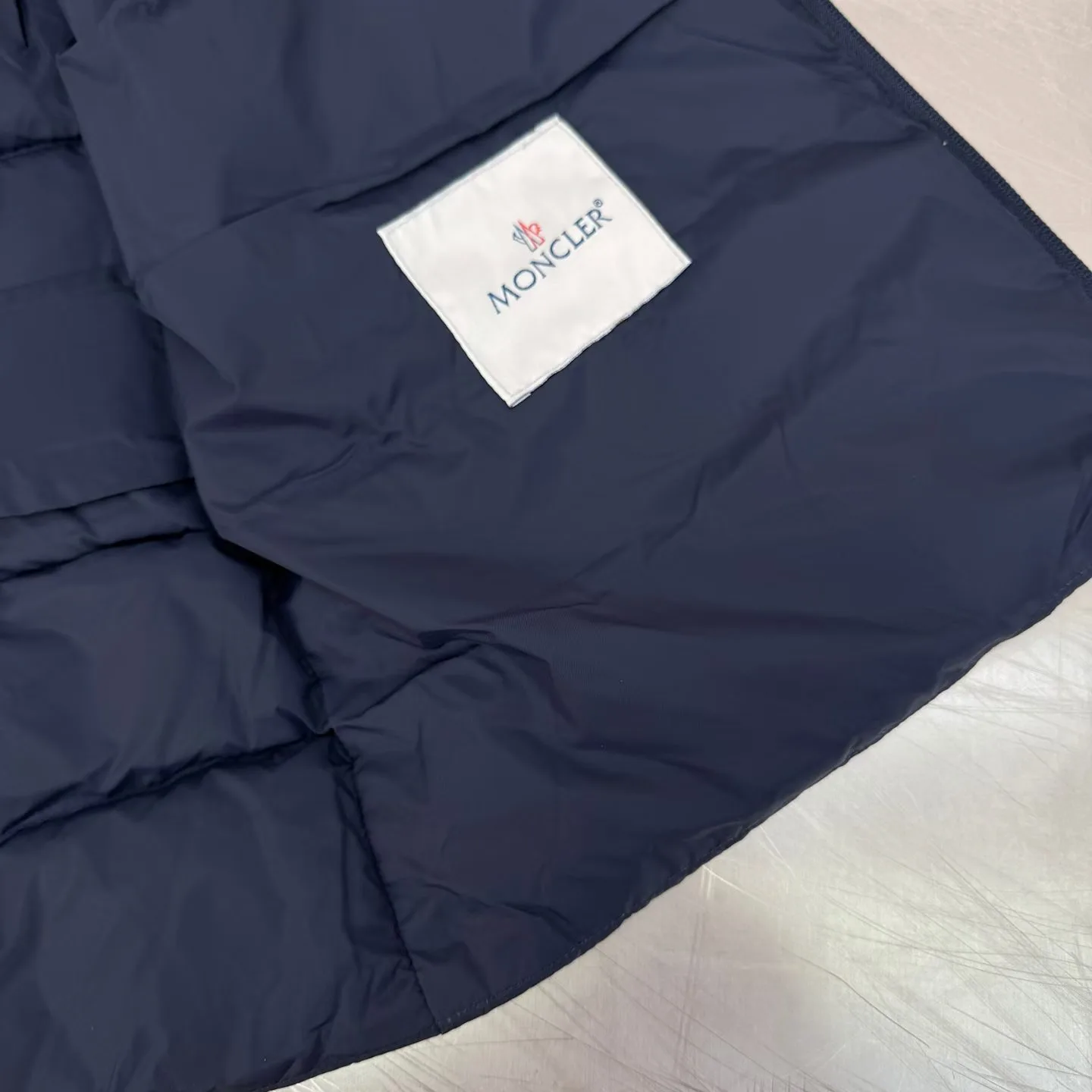 Moncler Treompan Down Gilet (Navy) — ビュー 3
