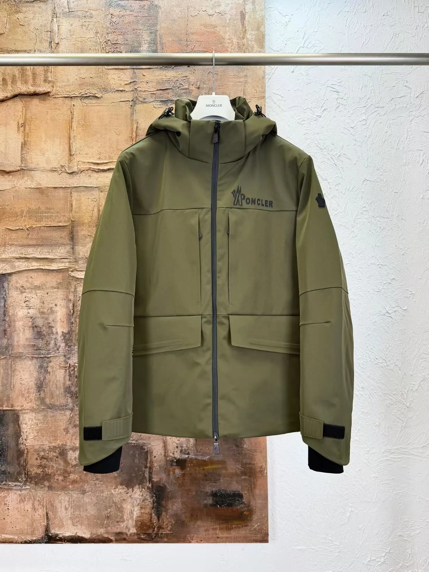 Moncler Vallatscha Hooded Down SKI Jacket (Green)