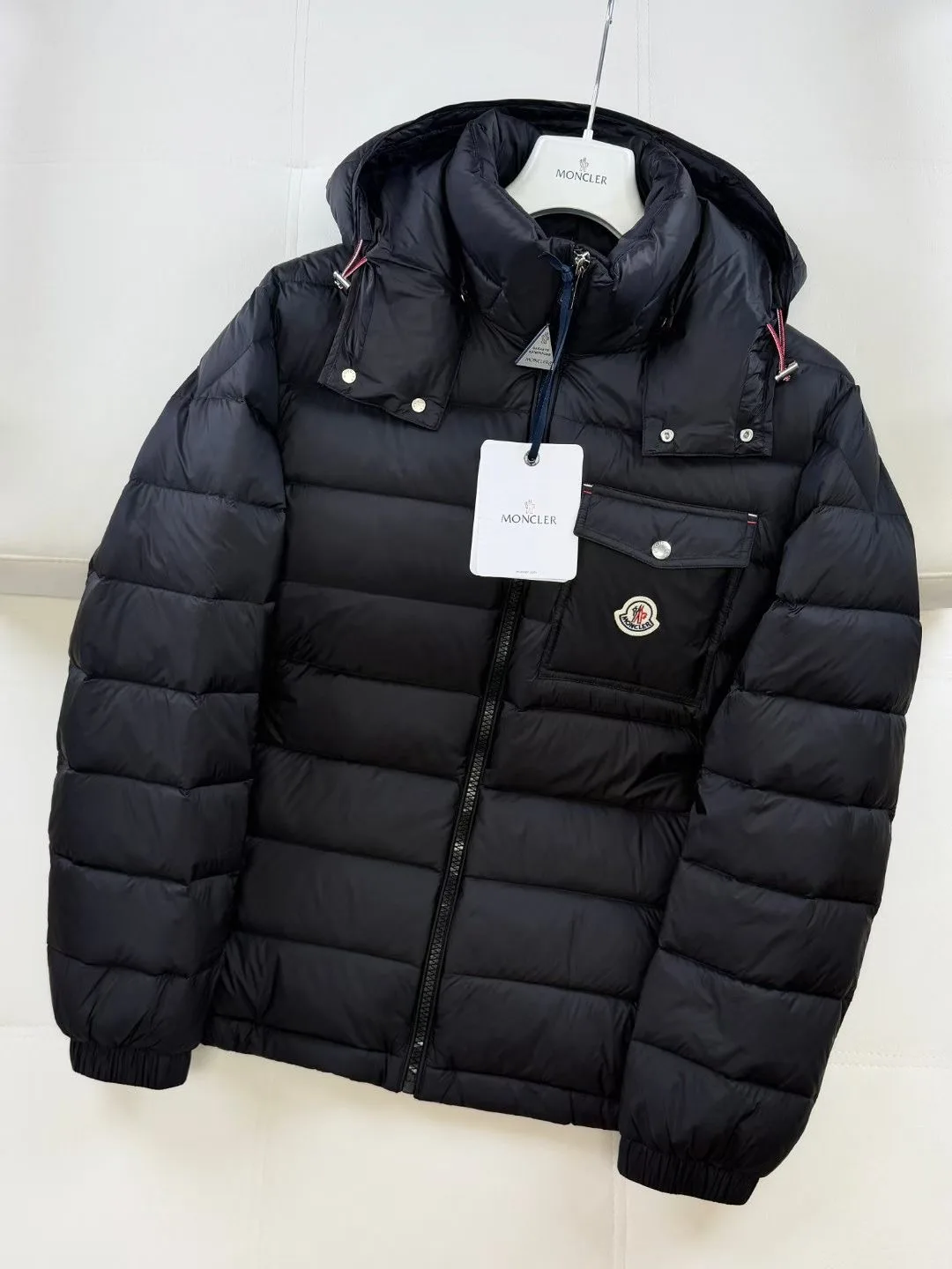 Moncler Verith Hooded Short Down Jacket (Black) — 图 5