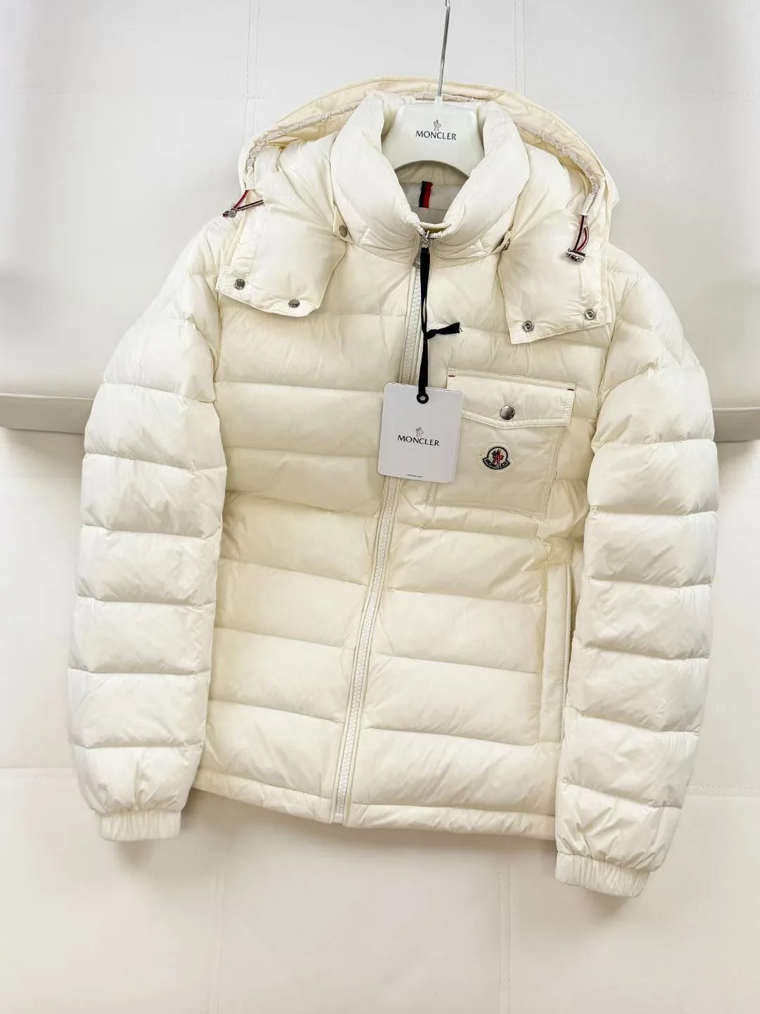Moncler Verith Hooded Short Down Jacket (White) — ビュー 3