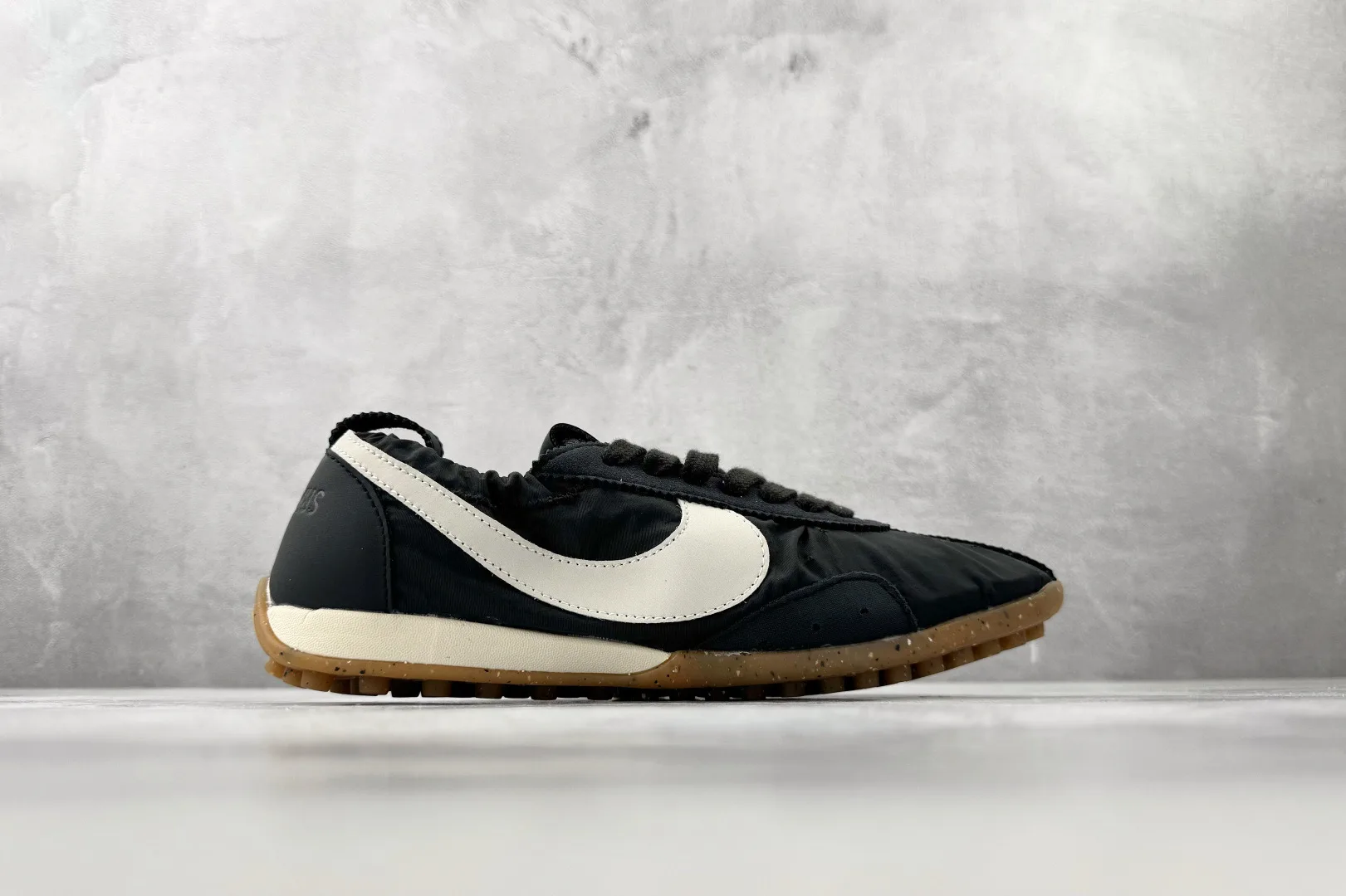 Nike Moon Shoe x Jacquemus (Off Noir and Gum Light Brown) — 图 2