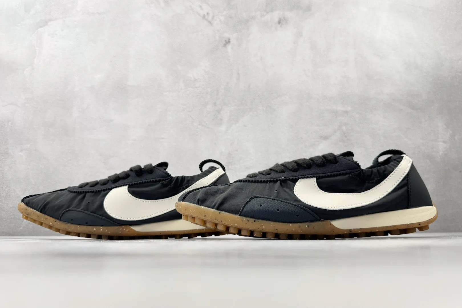 Nike Moon Shoe x Jacquemus (Off Noir and Gum Light Brown) — 图 5