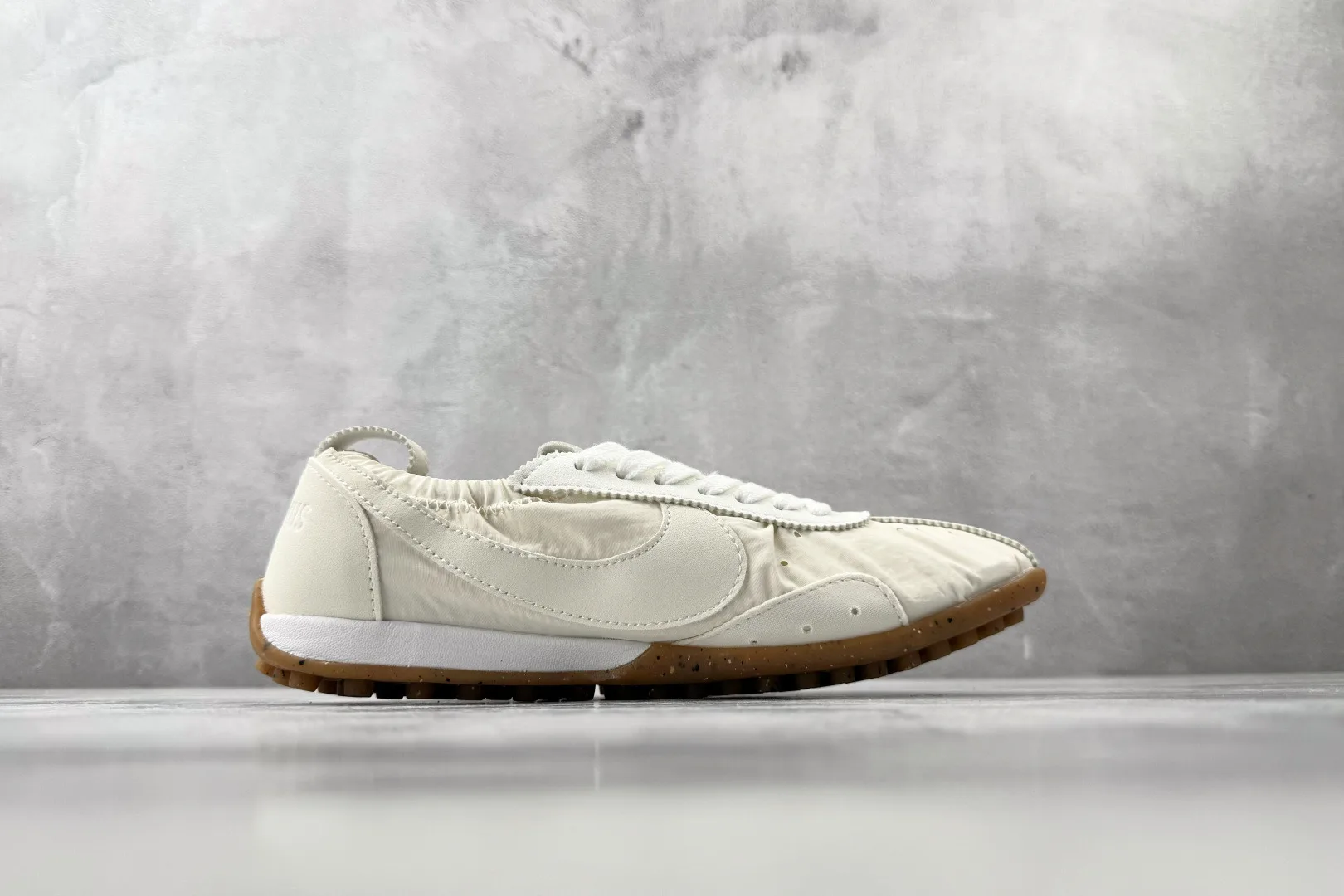 Nike Moon Shoe x Jacquemus (Soft Pearl and Sail)  — ビュー 2
