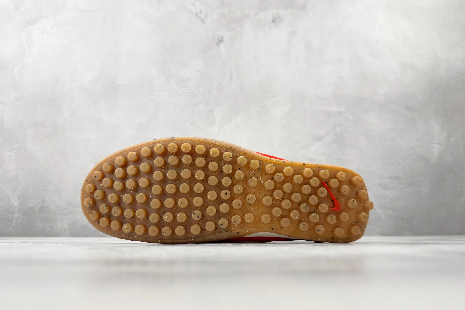 Nike Moon Shoe x Jacquemus (University Red and Gum Light Brown) — ビュー 3