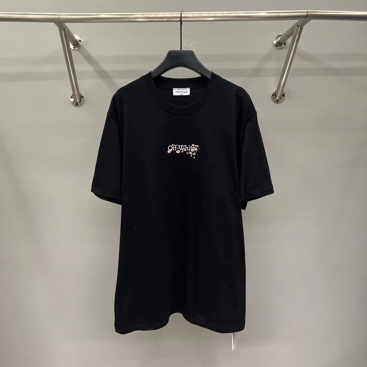 Off-White Embroidered Sakura Tee (Black) — ビュー 2