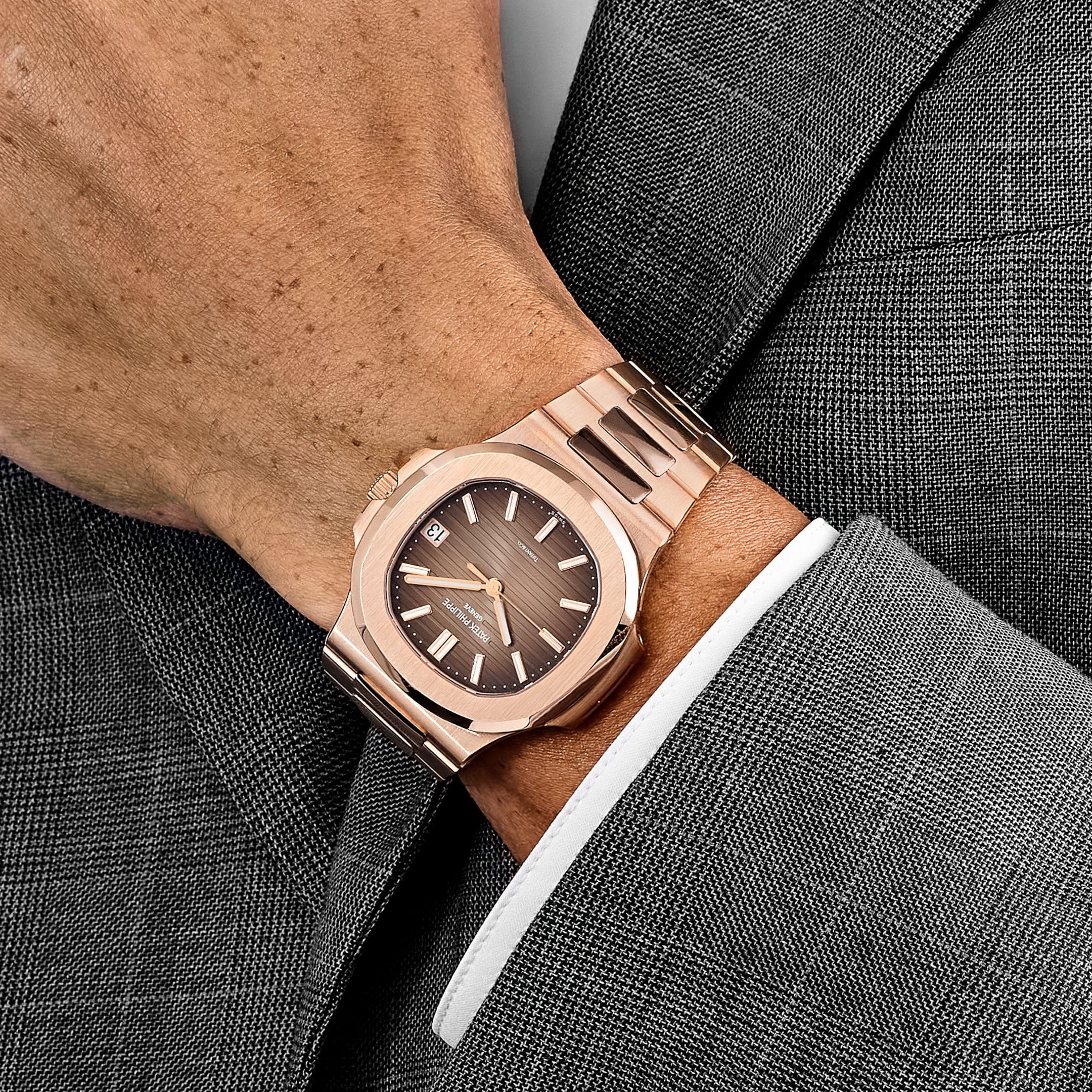 Patek Philippe Nautilus 5711/1R-001, — Brown Gradient Dial, Rose Gold — view 3