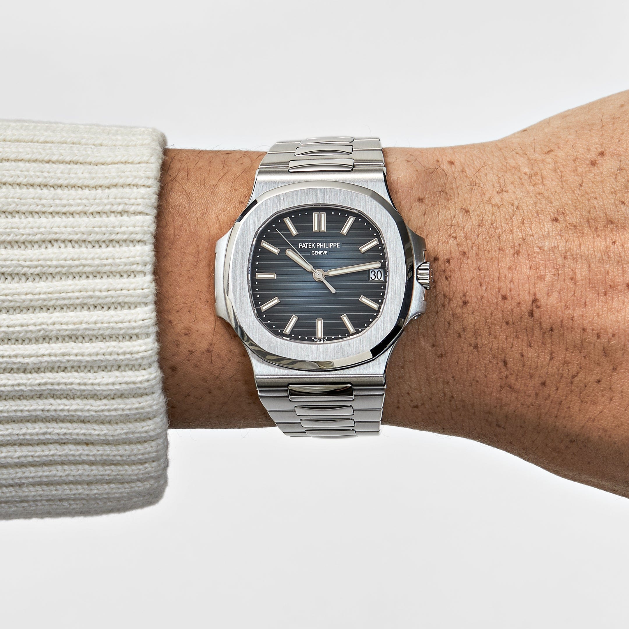 Patek Philippe Nautilus 5711/1A-010, — Blue Gradient Dial — view 2