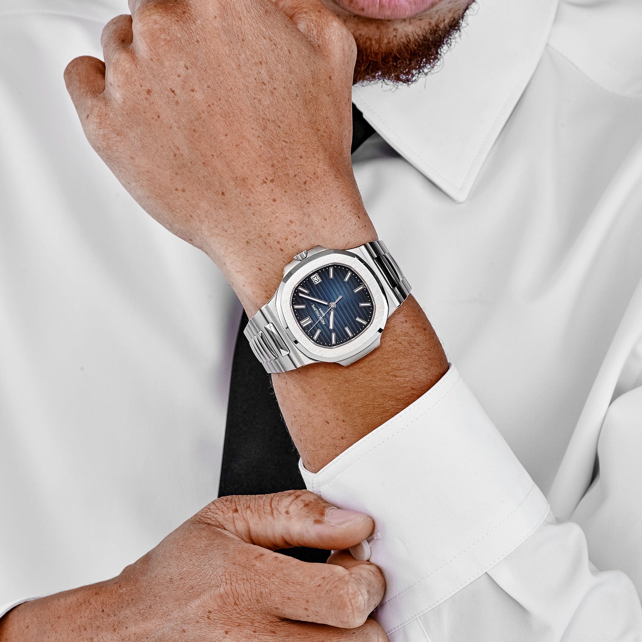 Patek Philippe Nautilus 5811/1G-001, — Sunburst Blue Dial, White Gold — view 3