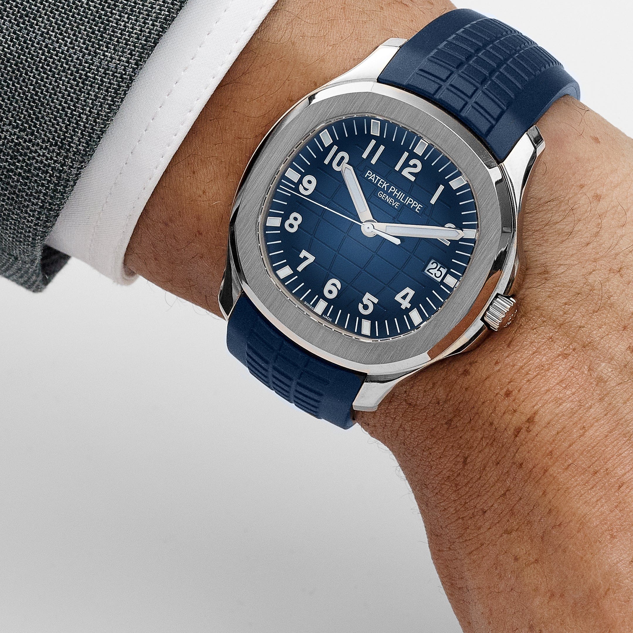 Patek Philippe Aquanaut 5168G-001, — Midnight Blue Dial — view 2