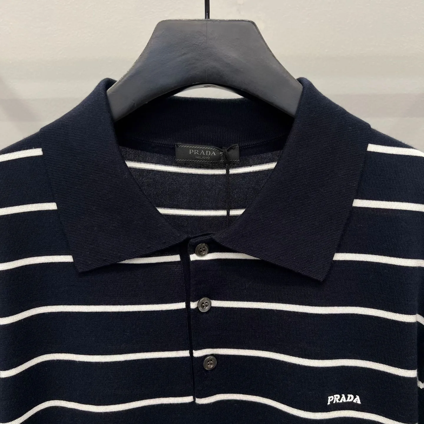 Prada Short-Sleeved Striped Cotton Polo Shirt (Navy) — ビュー 3