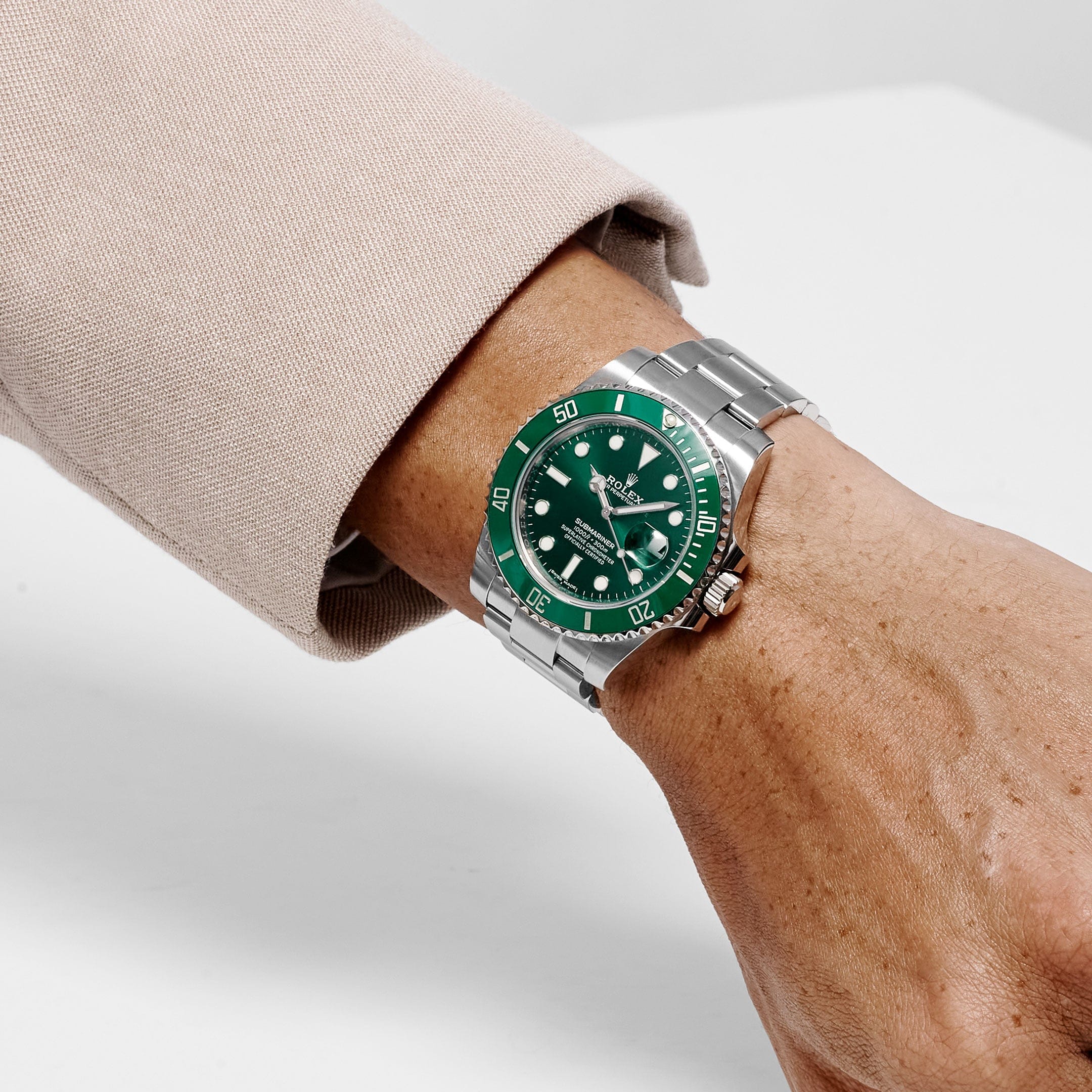 Rolex Submariner 116610LV, — Green Dial, (Hulk) — view 2