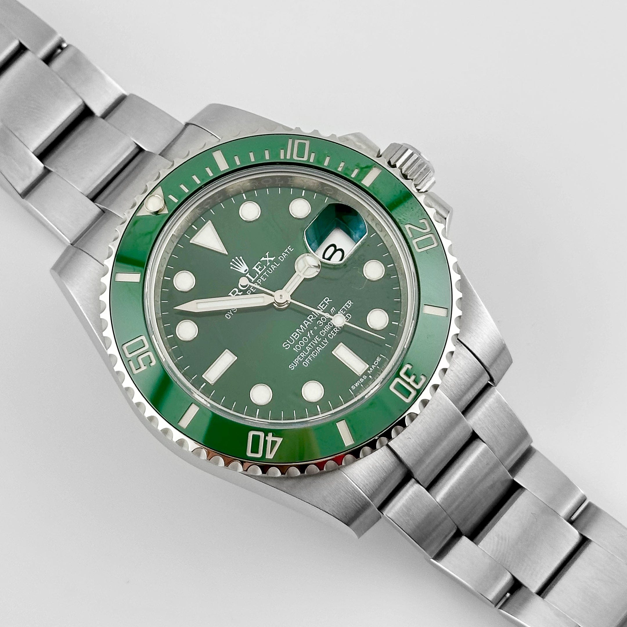 Rolex Submariner 116610LV, — Green Dial, (Hulk) — view 4