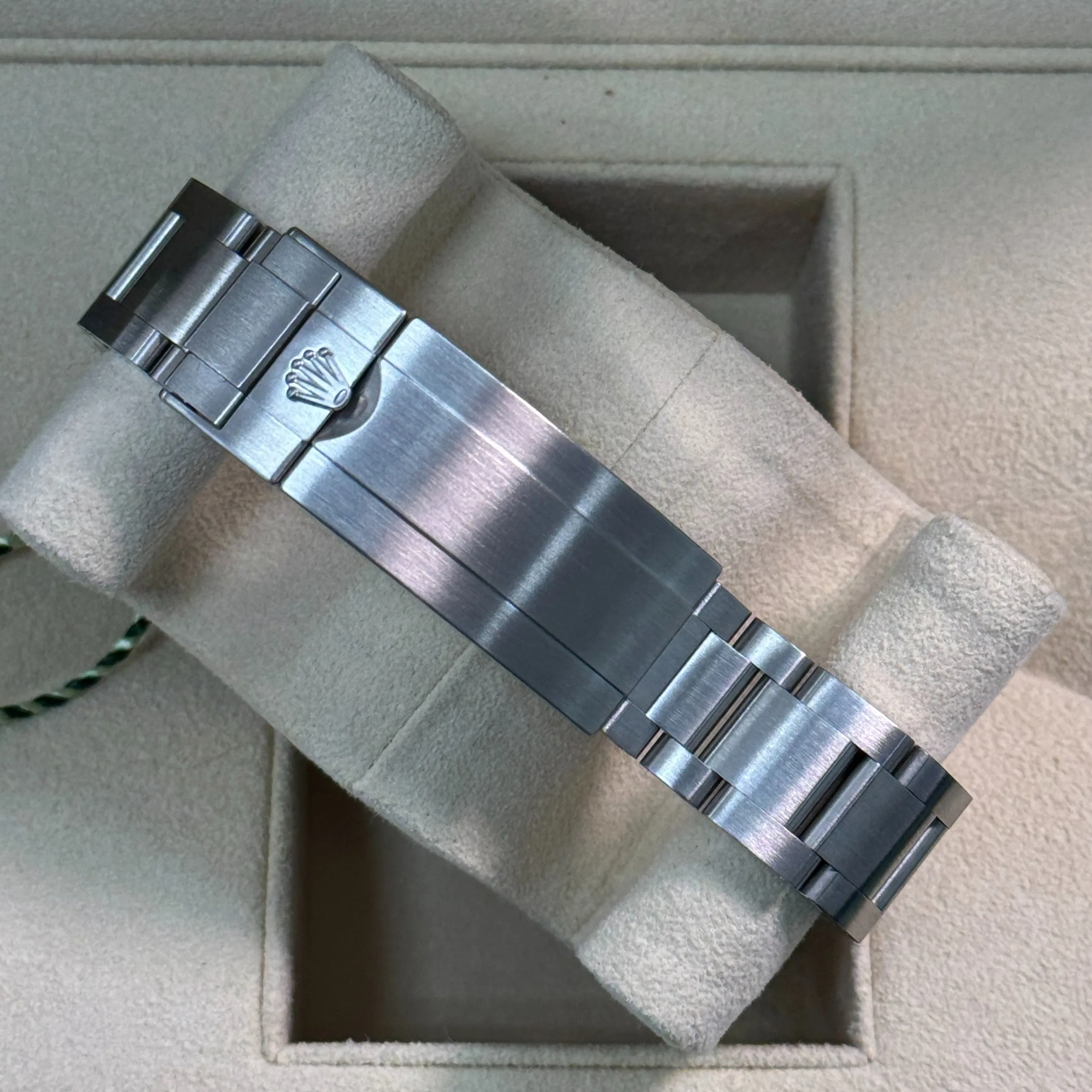 Rolex Submariner Hulk 40mm Oystersteel Green Dial Green Bezel Oyster Bracelet 116610LV — view 6